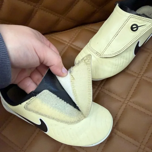 Nike Toddler Soccer Cleats size 9 - Picture 8 of 9